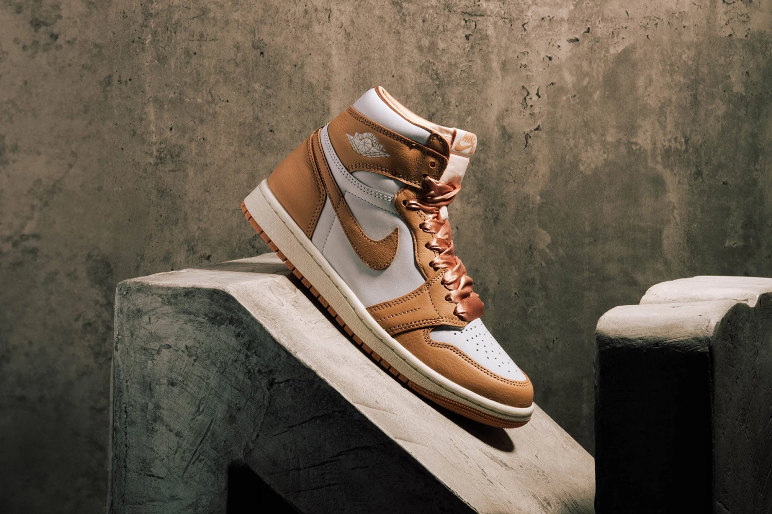 Women's Air Jordan 1 Retro Hi OG 'Praline' - Praline/White/Sail 5 Women's Air Jordan 1 Retro Hi OG 'Praline' - Praline/White/Sail - Image 5