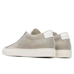 Common Projects Achilles Low In Nubuck - Olive -Fashion Clothing Store Common Projects Achilles Low in Nubuck Olive 2293 1010 04 07 2021 01